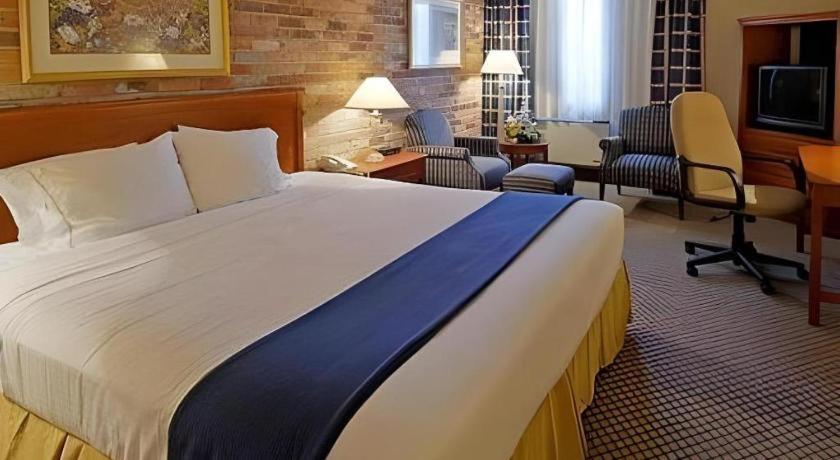 Hotel Express East - Scarborough By Ihg