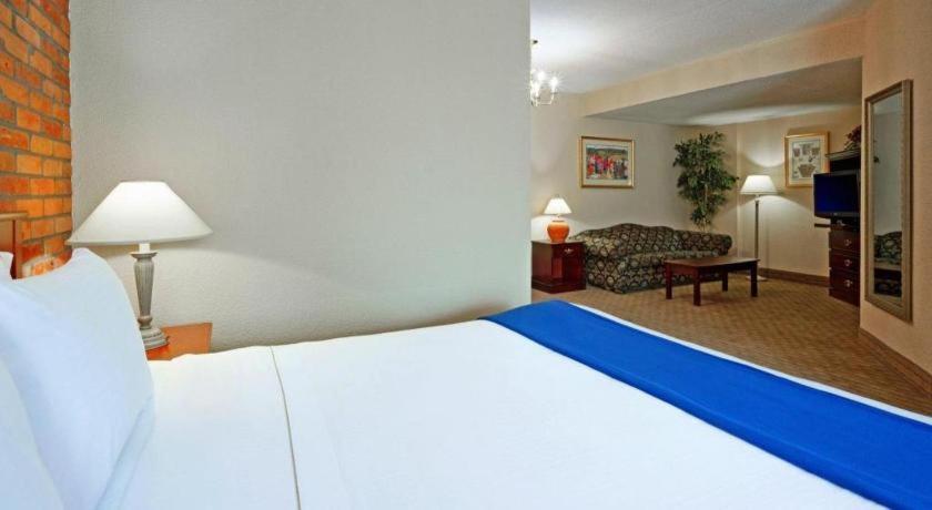 Hotel Express East - Scarborough By Ihg