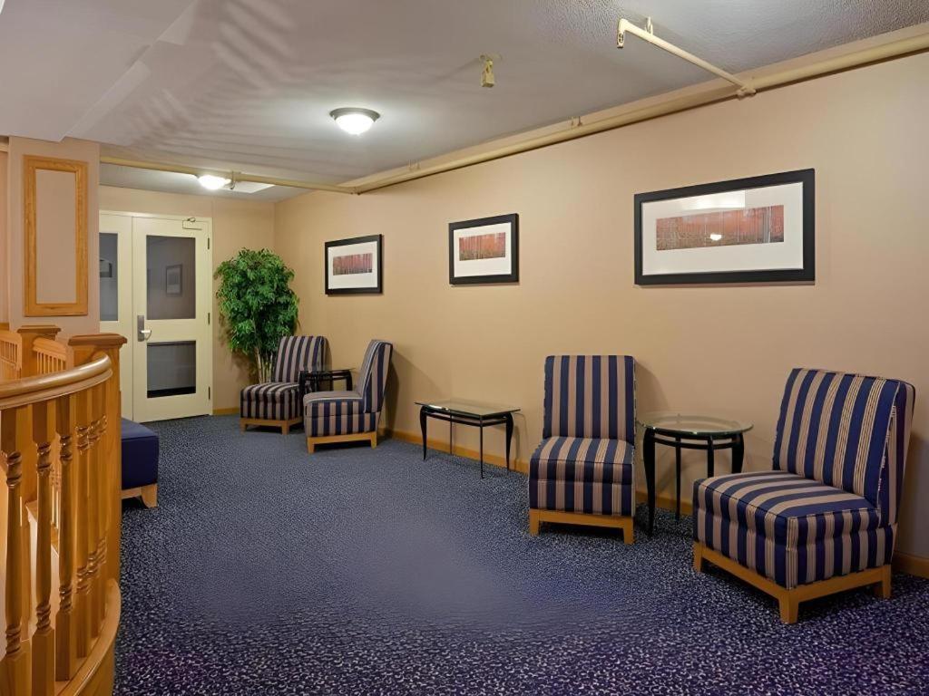 Hotel Express East - Scarborough By Ihg 2*