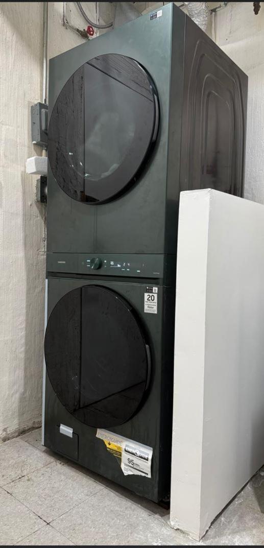 Quiet & Comfortable Double Private Room, Free Parking Privatunterkunft Toronto