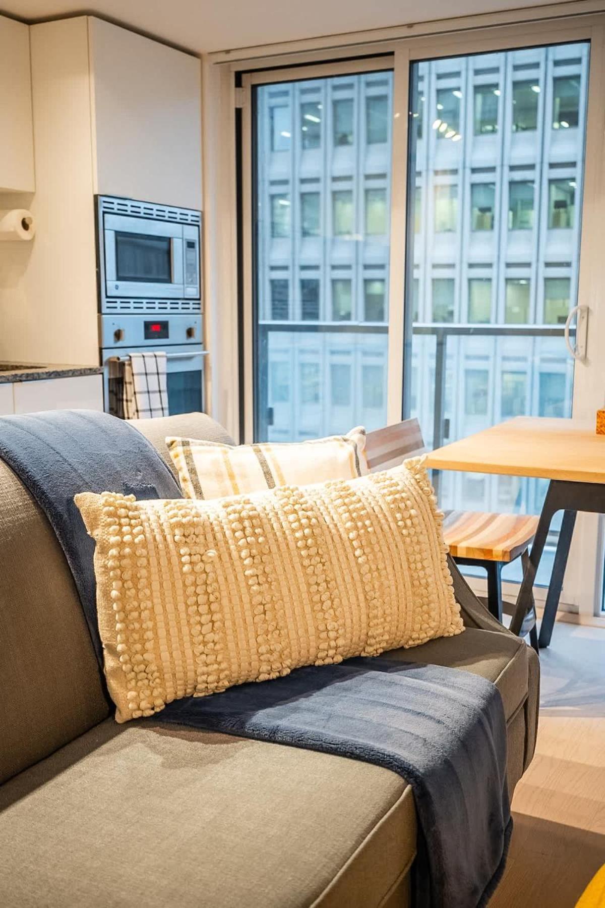 Cozy 1b Luxury Heart Of Holiday home Toronto