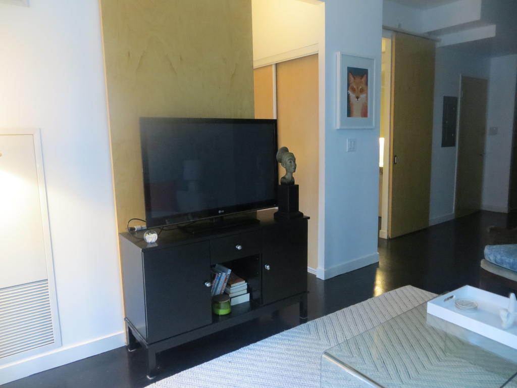Apartment Super Awesome King West Furnished