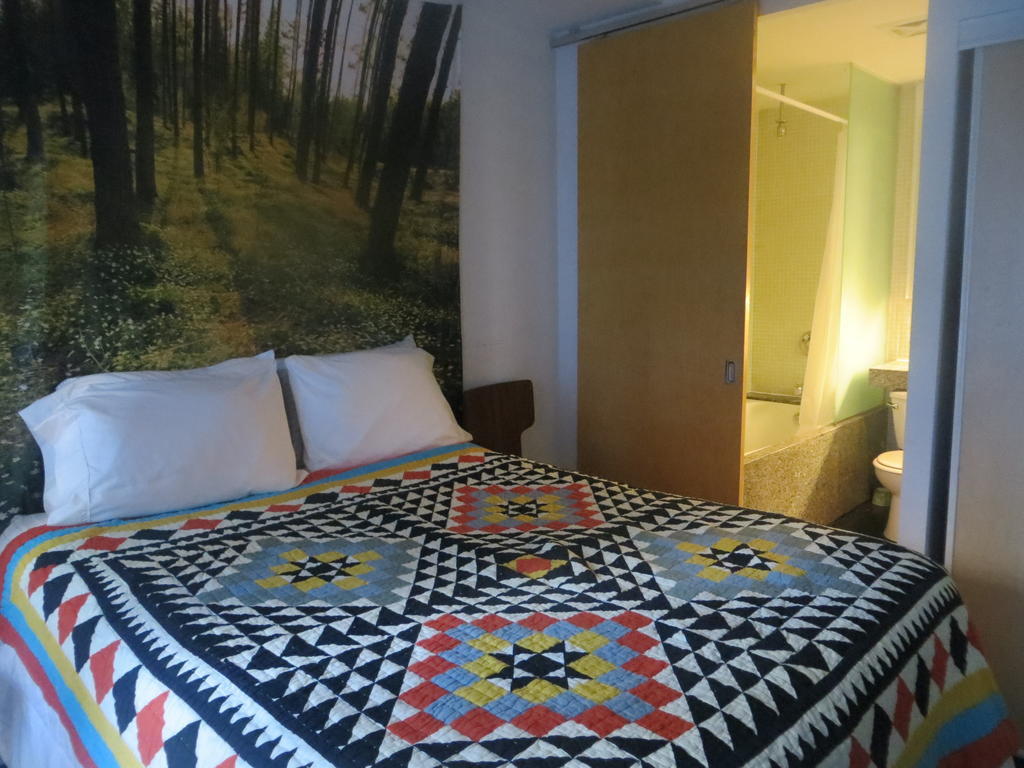 Super Awesome King West Furnished Toronto