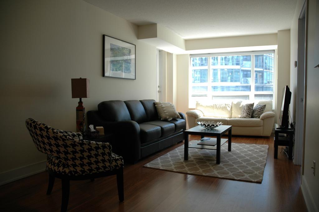 Apartment Livingsuites - 20 Blue Jays Way *