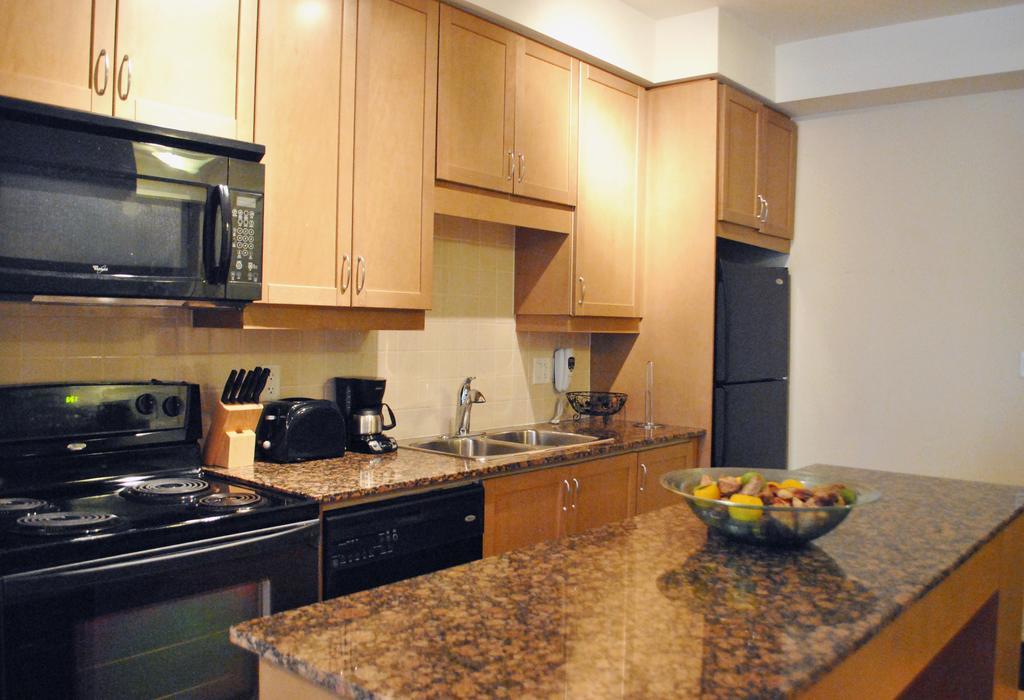 Livingsuites - 20 Blue Jays Way Apartment