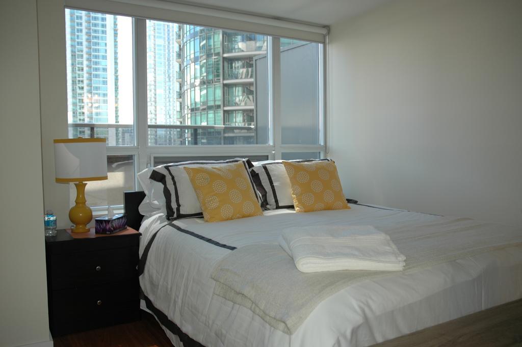 Apartment Livingsuites - 20 Blue Jays Way