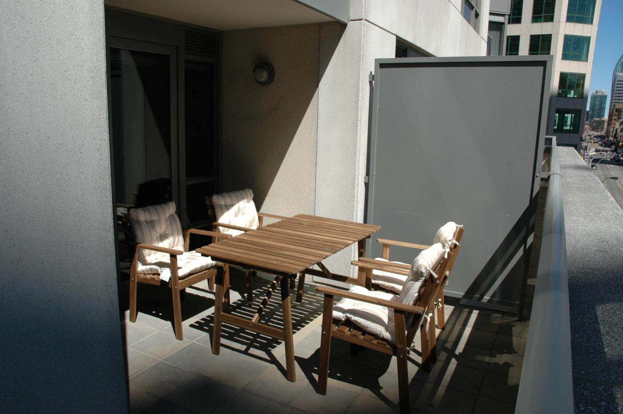 Livingsuites - 20 Blue Jays Way *