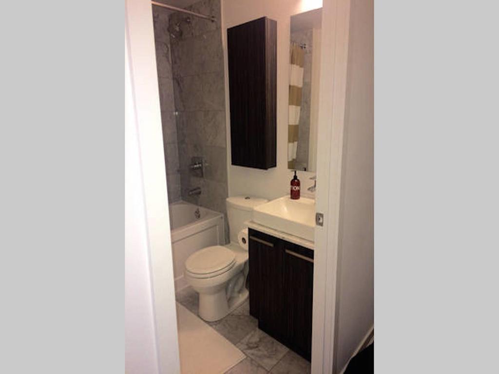 Hotel Jp - York St & Lakeshore 3*