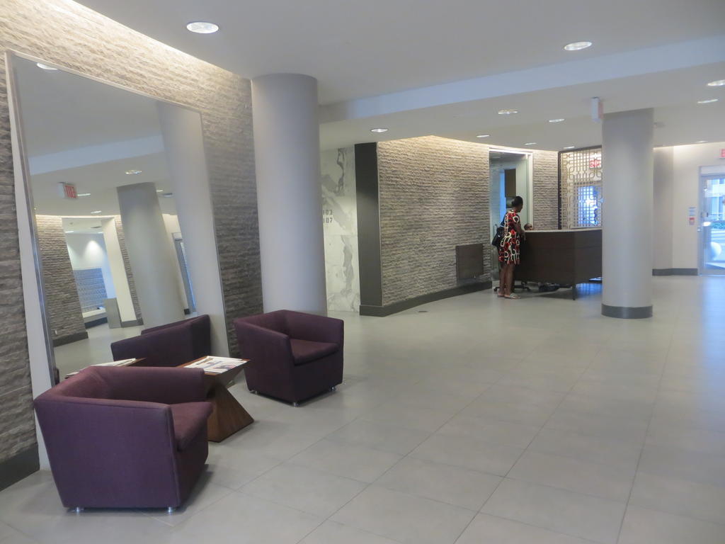 Apartment Super Awesome King West Furnished