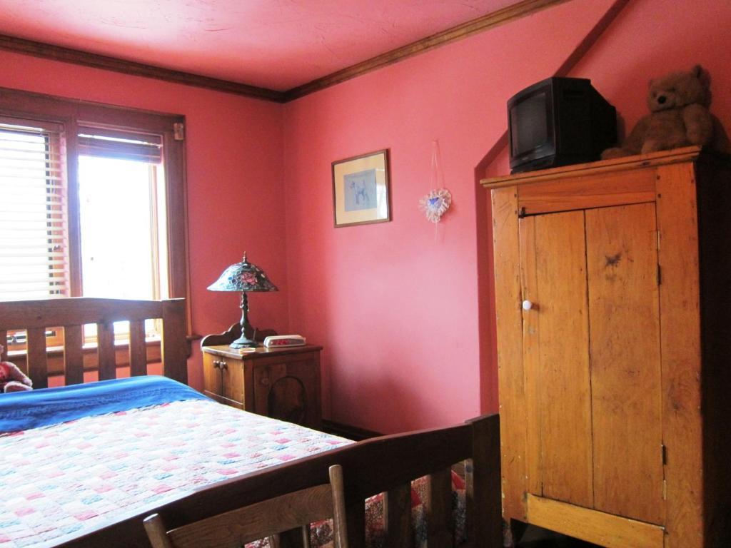 Bed & Breakfast Inverness High Park Toronto
