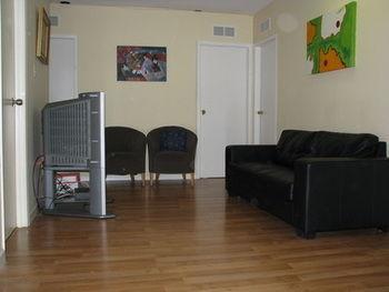 Guest house 525 Toronto