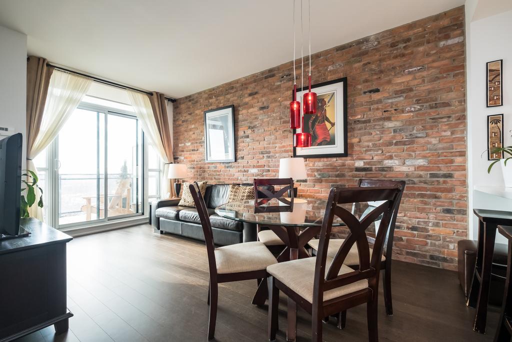 Luxury Leslieville - 2 Bedroom 2 Bath Apartment