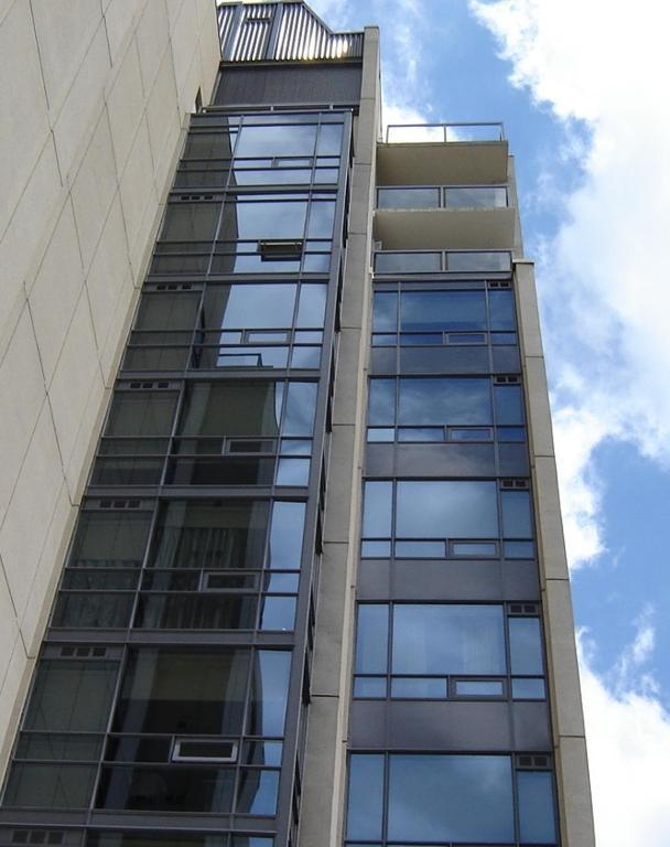 Yonge Furnished 3*