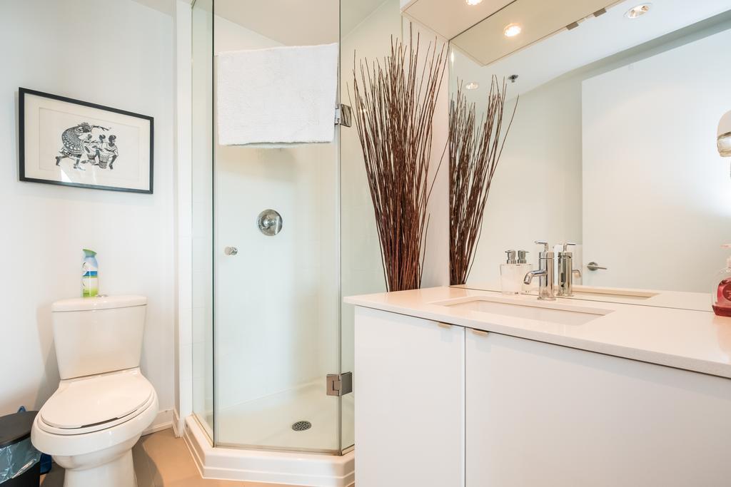 Luxury Leslieville - 2 Bedroom 2 Bath