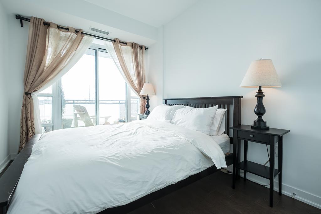 Luxury Leslieville - 2 Bedroom 2 Bath Apartment Toronto