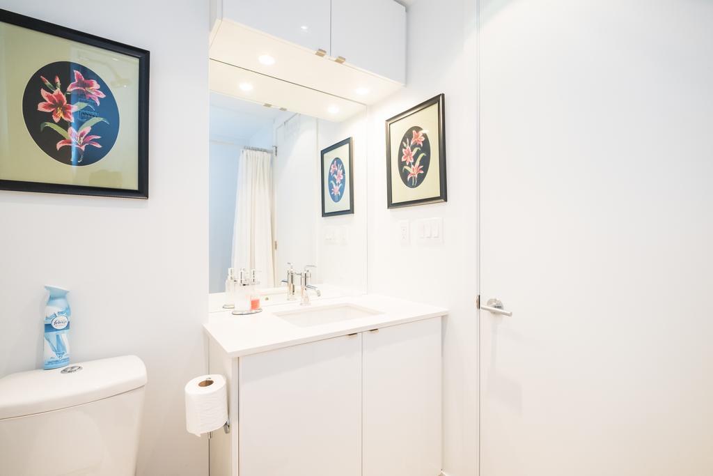 Luxury Leslieville - 2 Bedroom 2 Bath Toronto