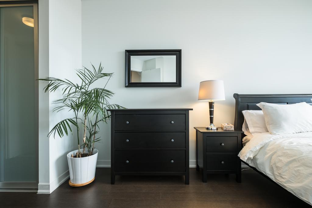 Luxury Leslieville - 2 Bedroom 2 Bath *