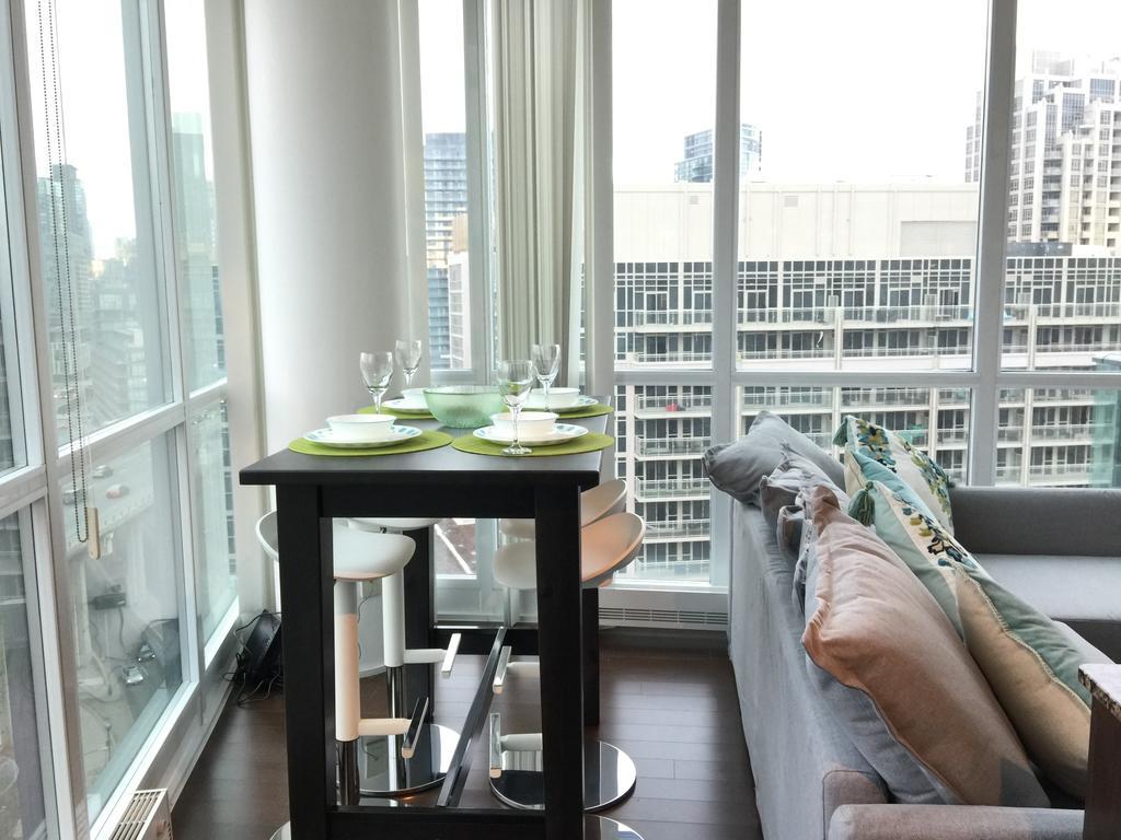 Apartment Rs - York Blvd Toronto