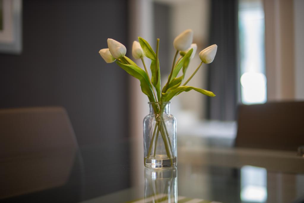 Applewood - Executive 3 Bdrm Apartment *
