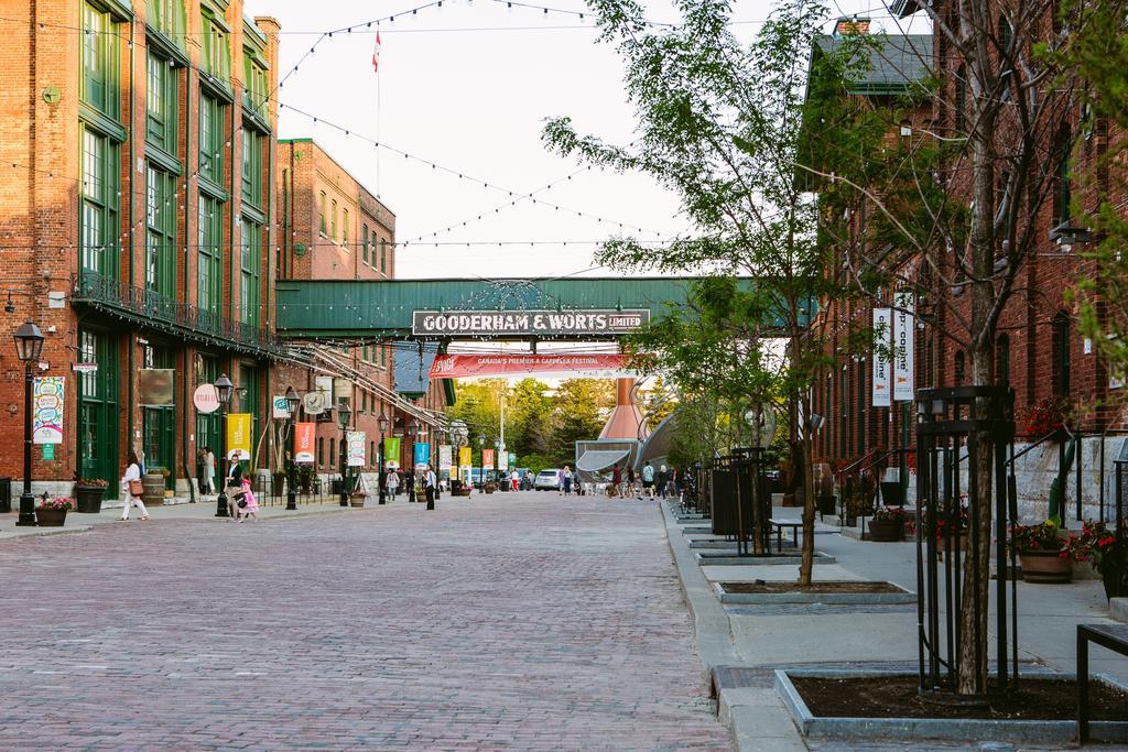 Apartment Enchantment In Yorkville Toronto