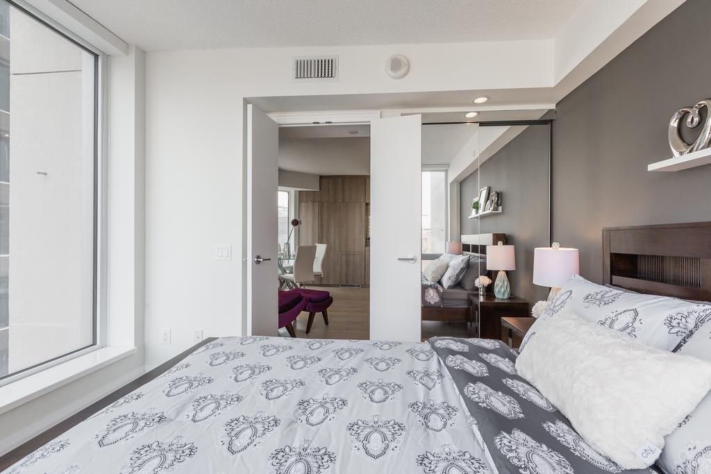 Enchantment In Yorkville Apartment *