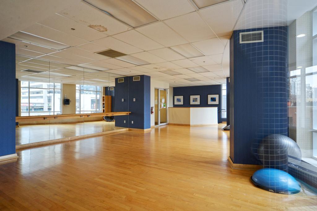 Royal Stays Furnished - Yonge/sheppard