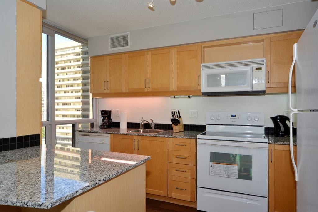 Royal Stays Furnished - Yonge/sheppard Apartment