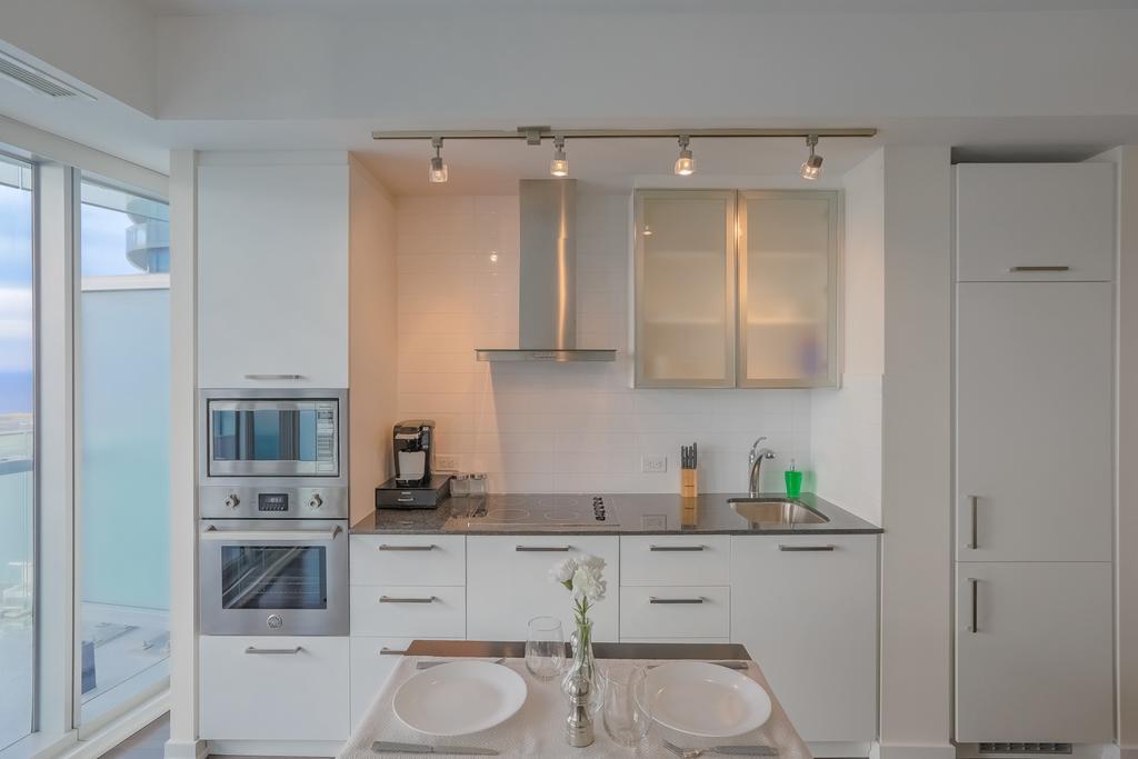 Apartment Noel - York And Simcoe St. *