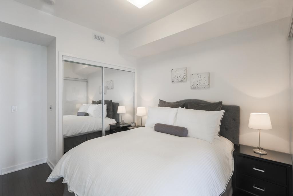Apartment Noel - York And Simcoe St.