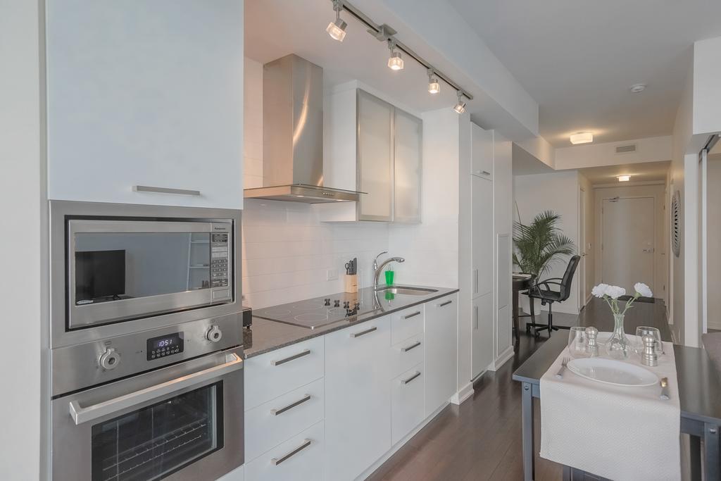 Apartment Noel - York And Simcoe St. *