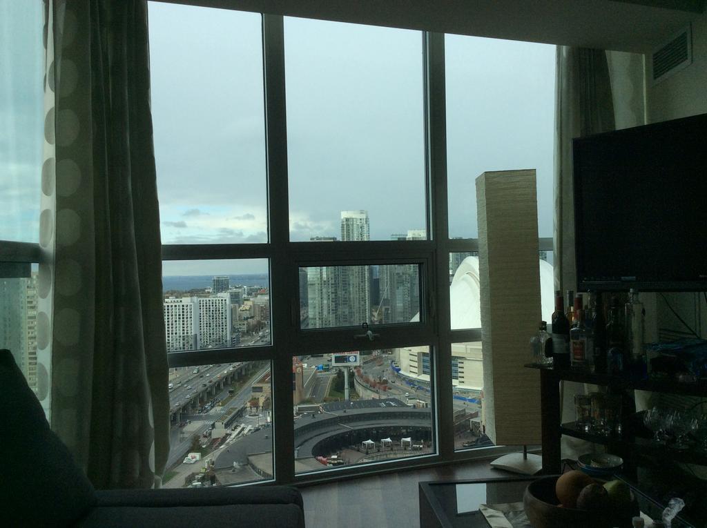 Overlooking Cn Tower, Rogers, Islands