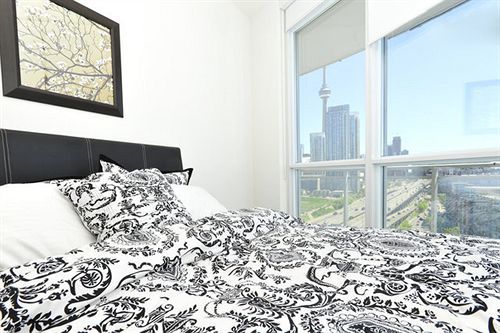 Hotel Hydewest - Dan Leckie Way Toronto