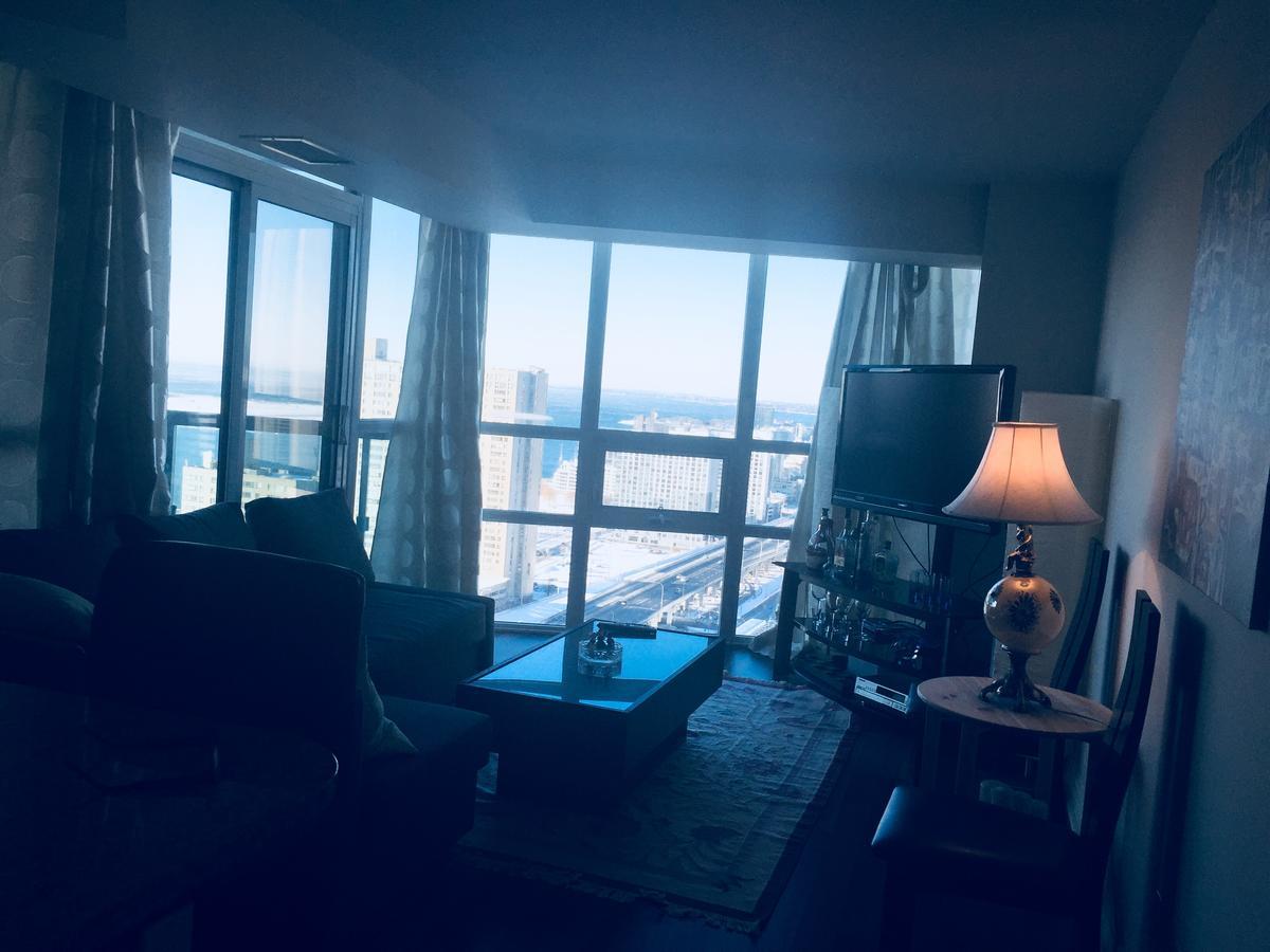 Overlooking Cn Tower, Rogers, Islands Apartment *