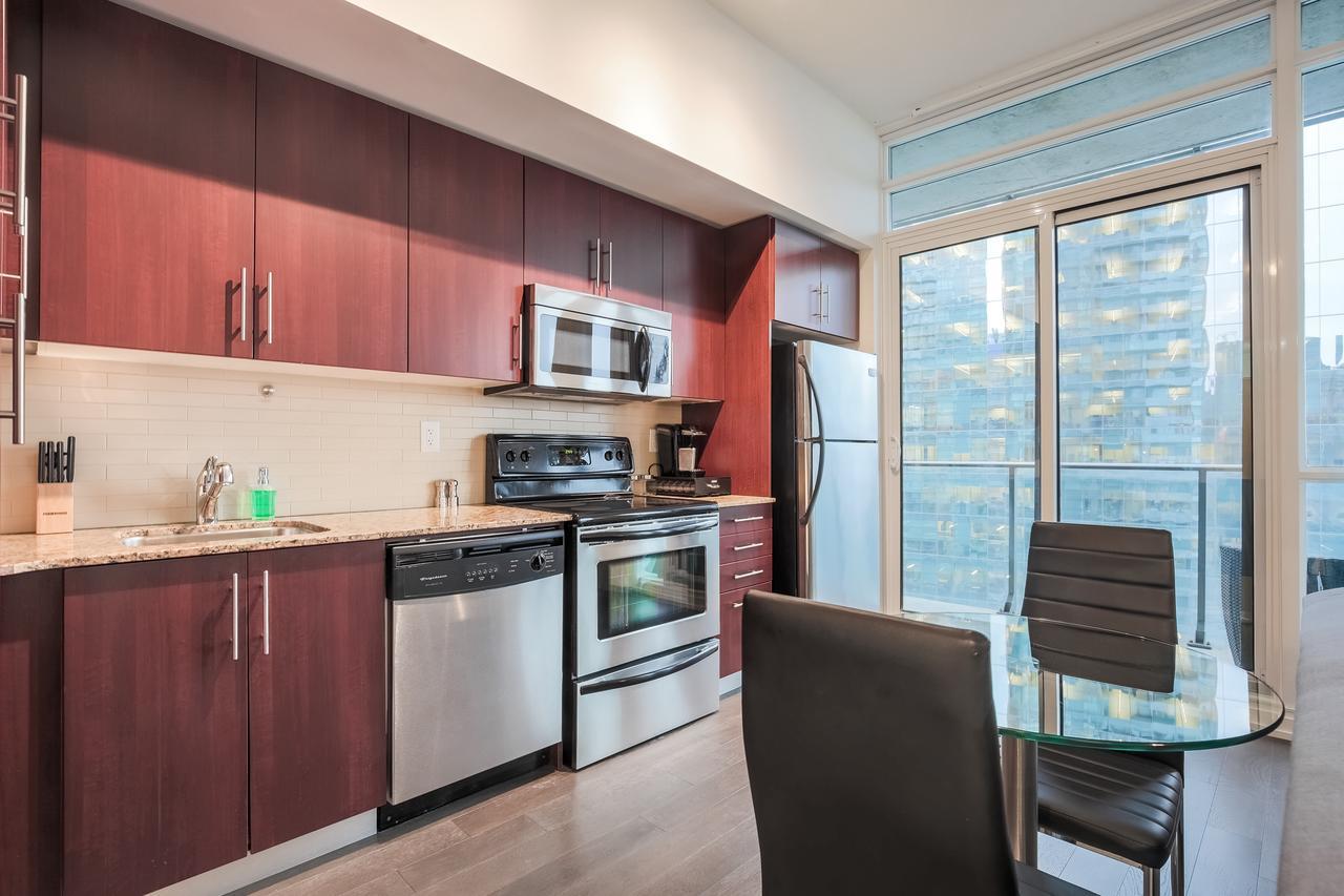 Noel Suites Air Canada Centre Apartment *