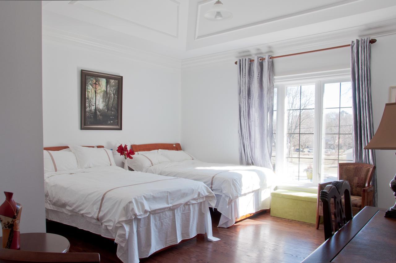 Yonge Palace North York 3*