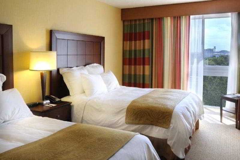 Hotel Sheraton Airport & Conference Centre 4*