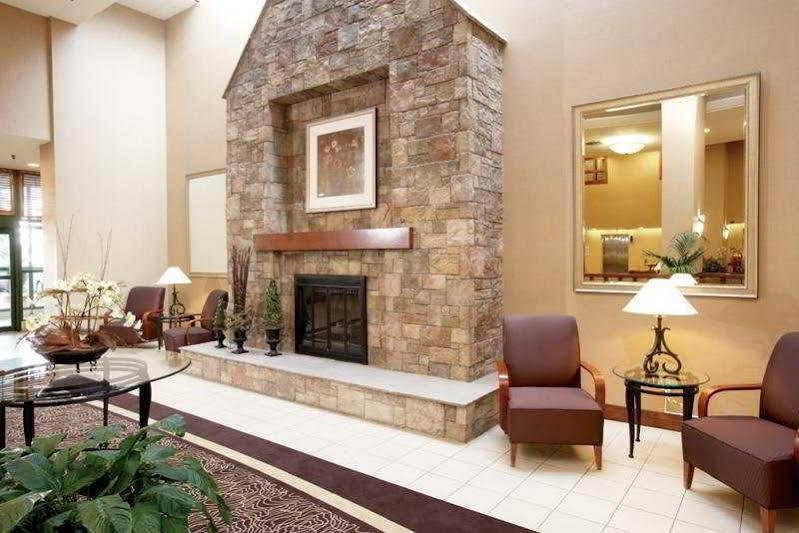 Doubletree By Hilton Airport, On 4*