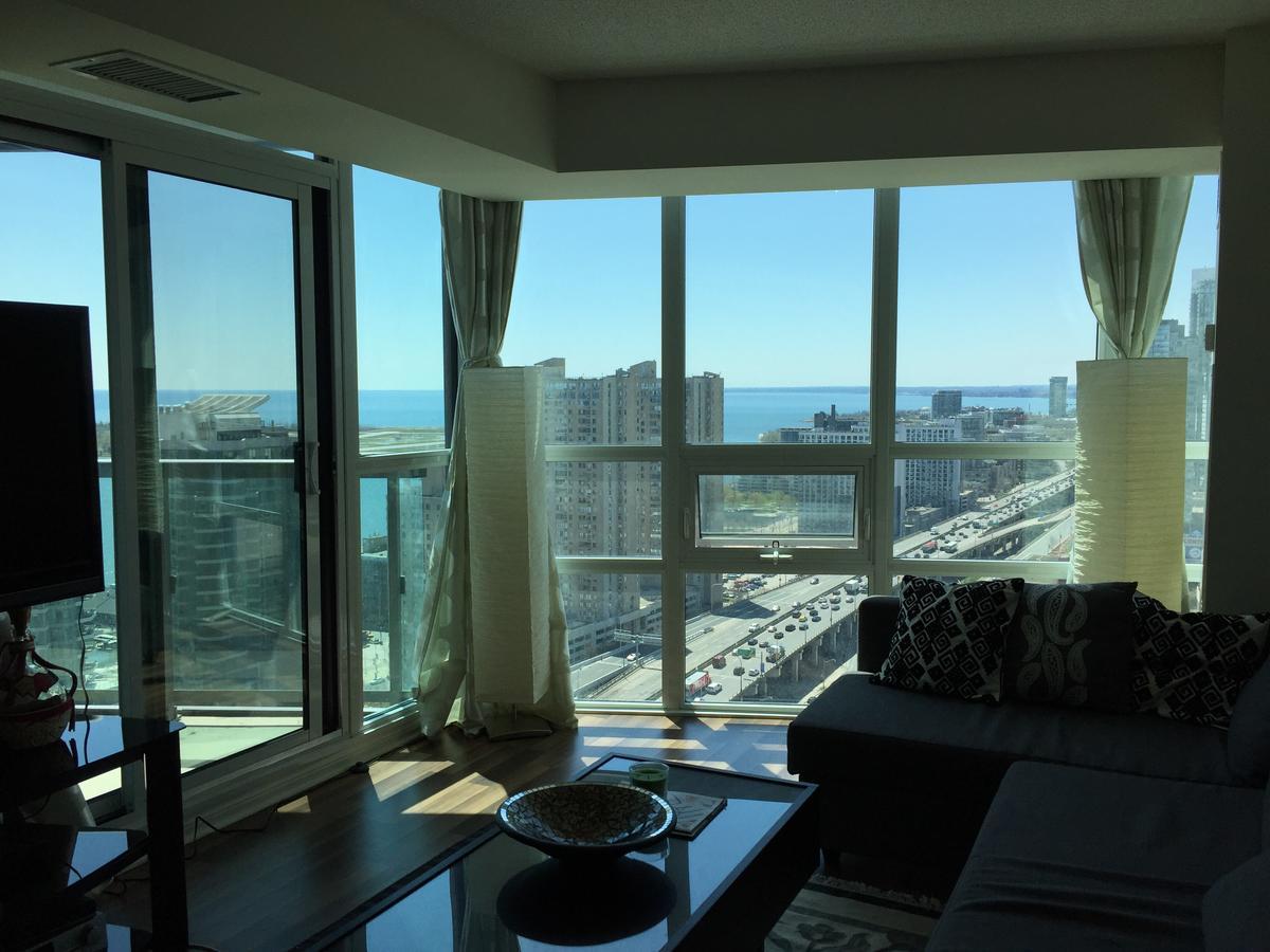 Overlooking Cn Tower, Rogers, Islands Apartment *