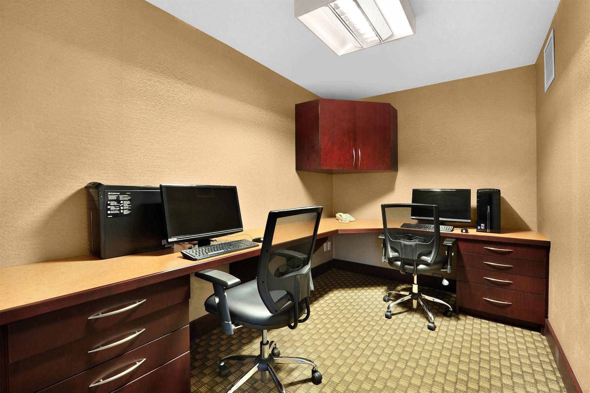 Comfort & Conference Centre Airport Toronto