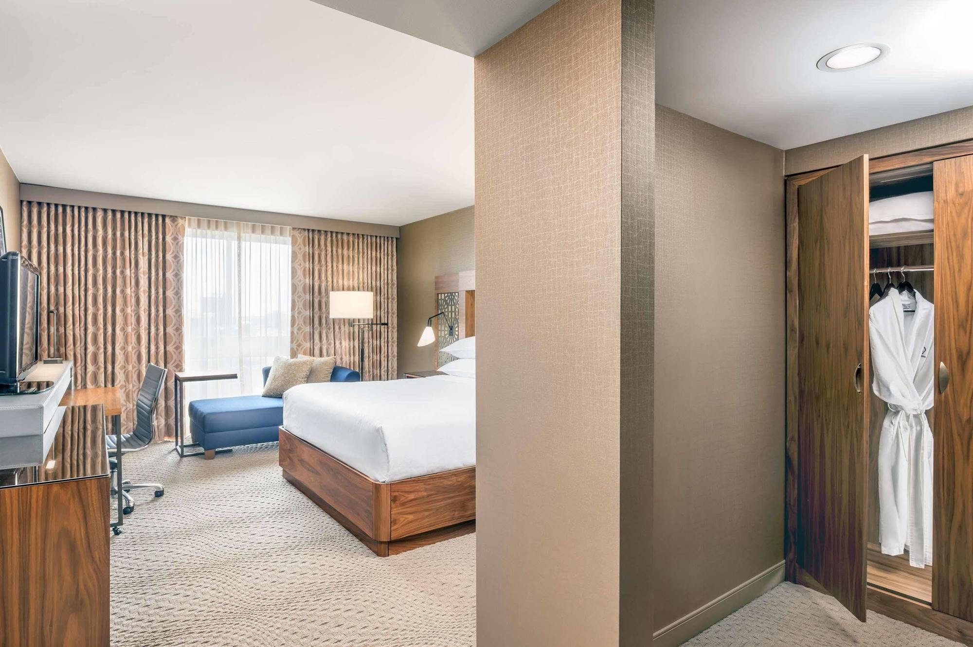 Sheraton Airport & Conference Centre Hotel 4*