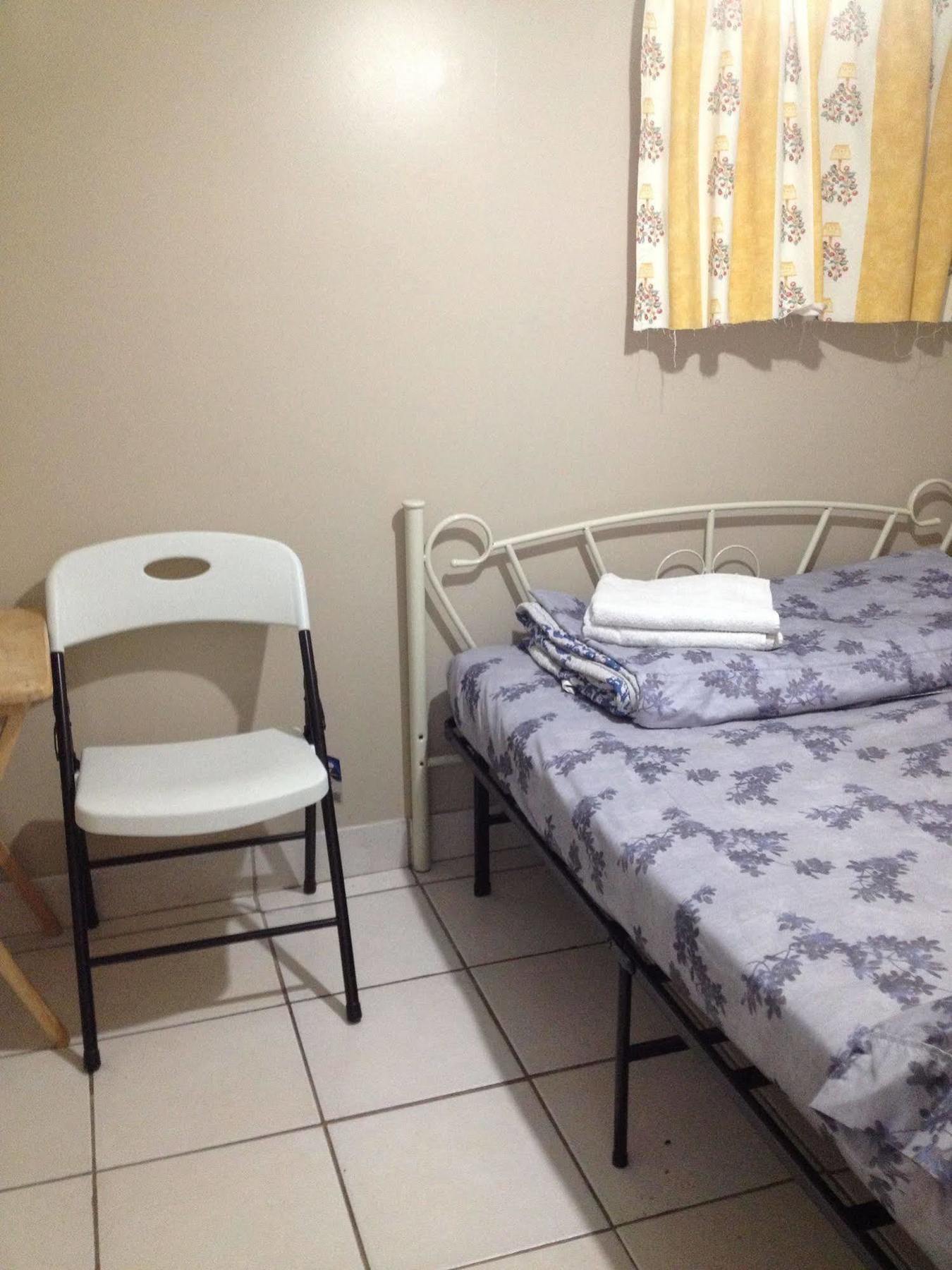 Guest house Travellers Toronto