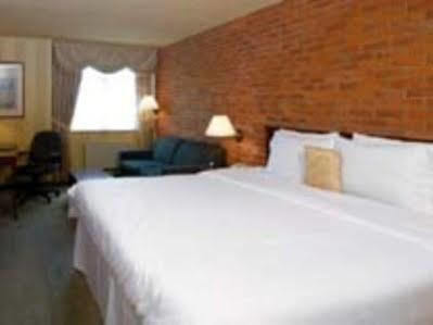 Hotel Doubletree By Hilton Airport, On 4*
