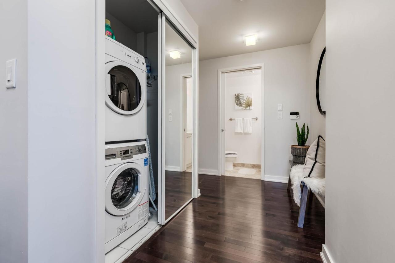 Applewood Financial District Cn Tower Apartment Toronto