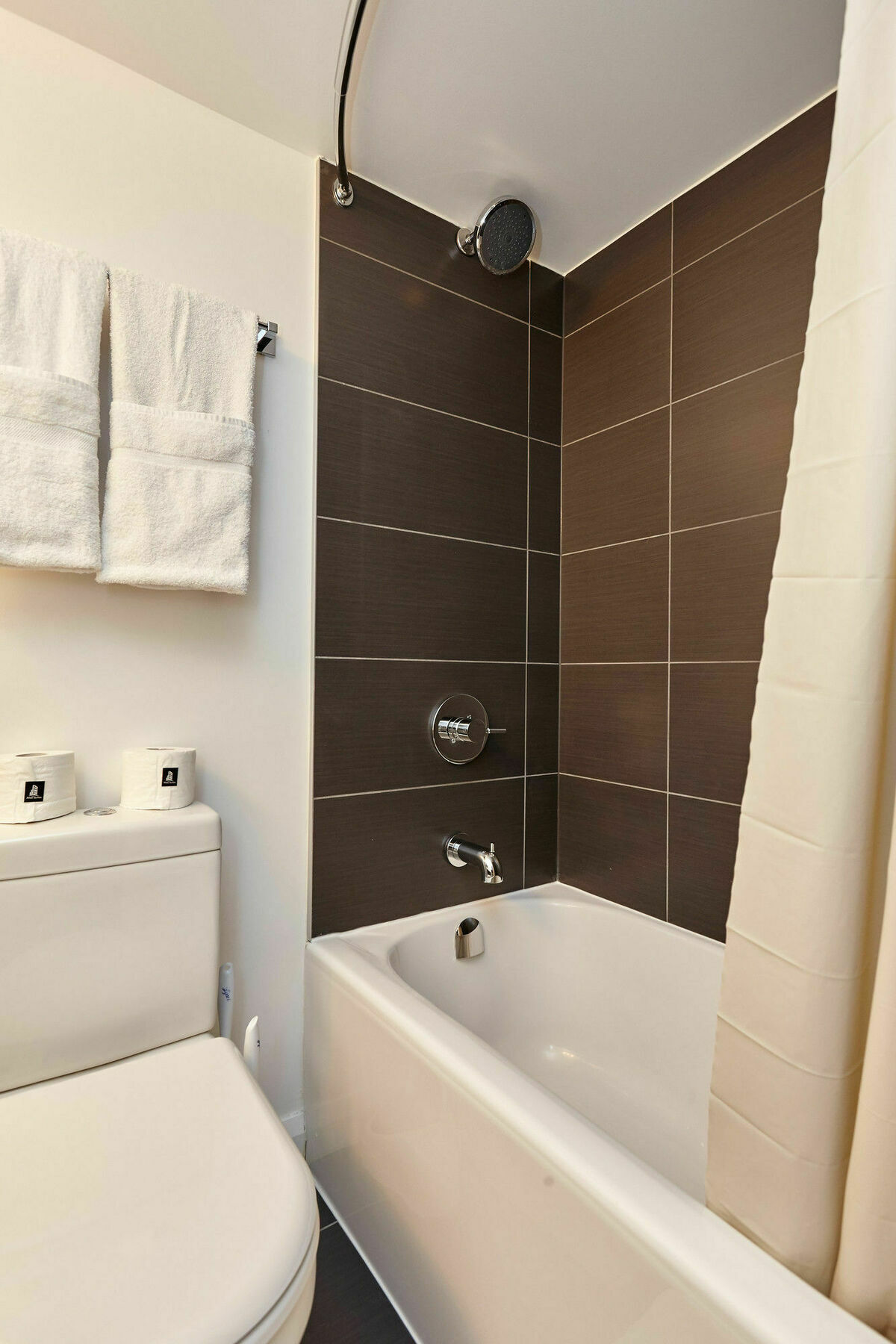 Apartment Atlas - Yorkville Furnished *
