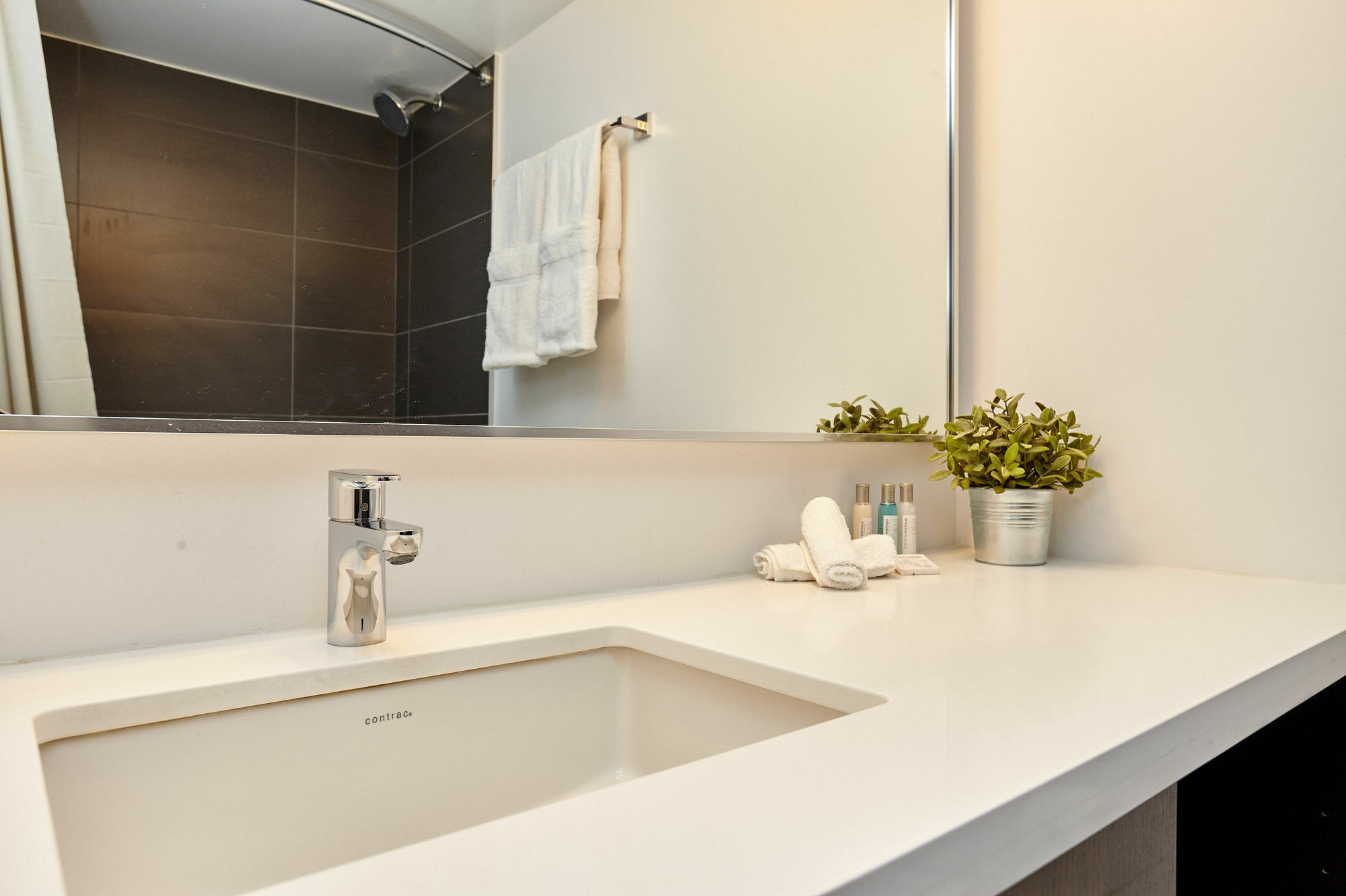 Atlas - Yorkville Furnished Apartment *