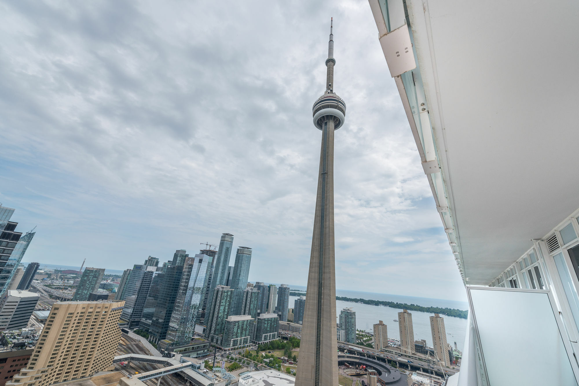 Grand Royal - Cn Tower