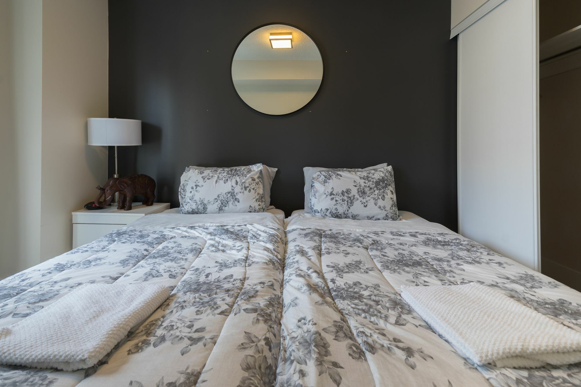 Applewood - Executive 3 Bdrm * Toronto