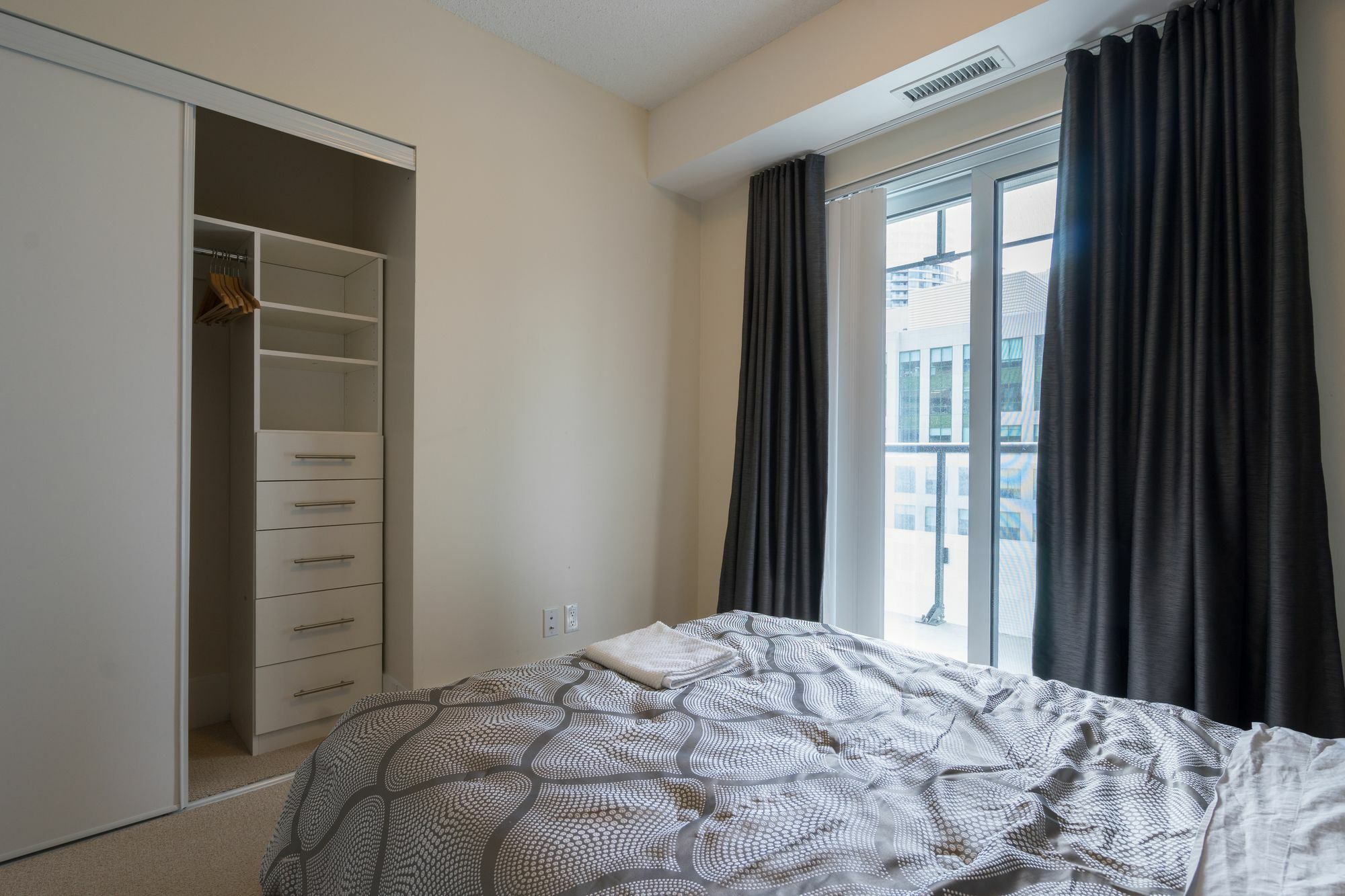 Applewood - Executive 3 Bdrm Toronto