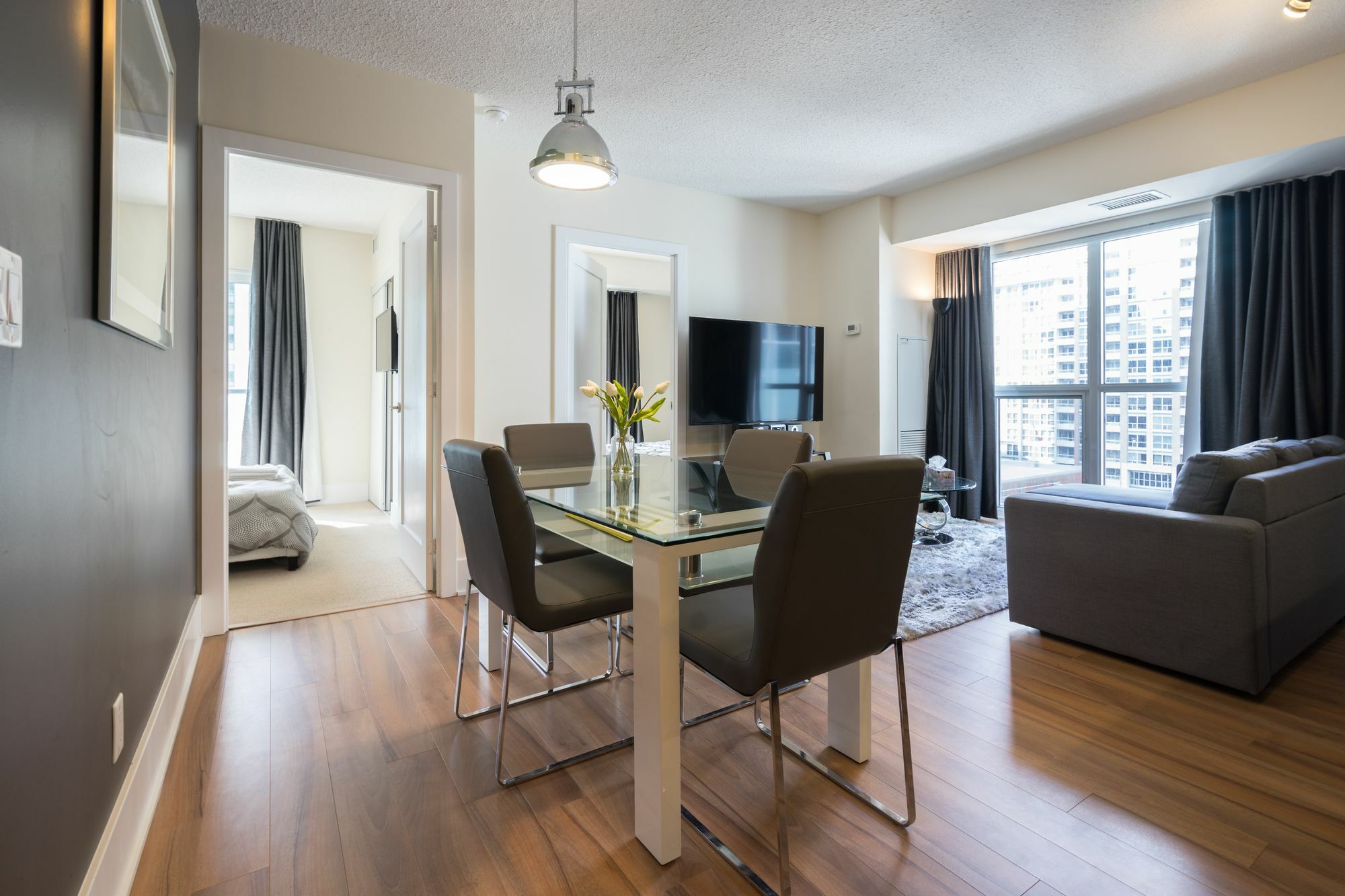 Applewood - Executive 3 Bdrm Apartment Toronto