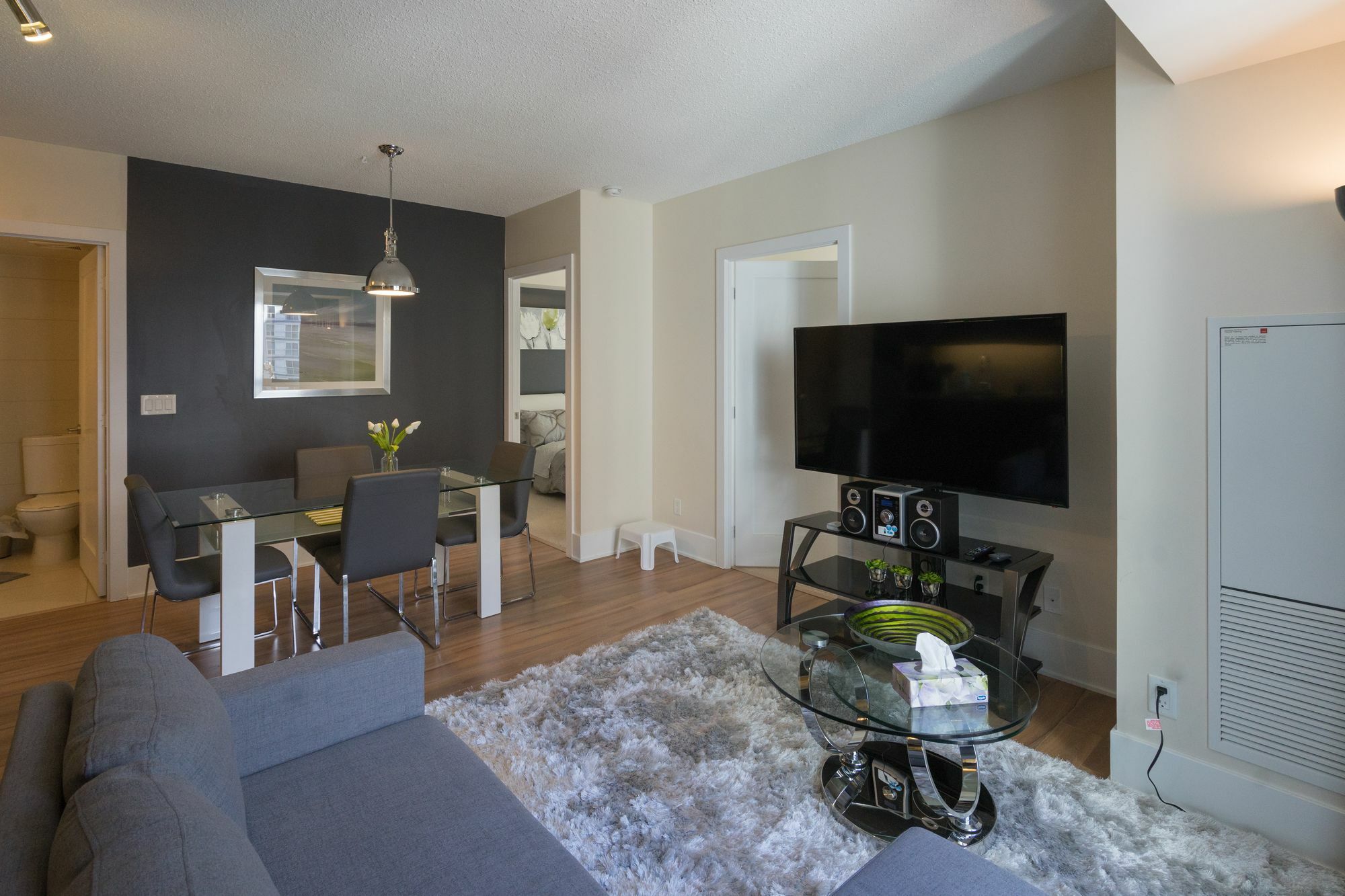 Applewood - Executive 3 Bdrm Apartment Toronto